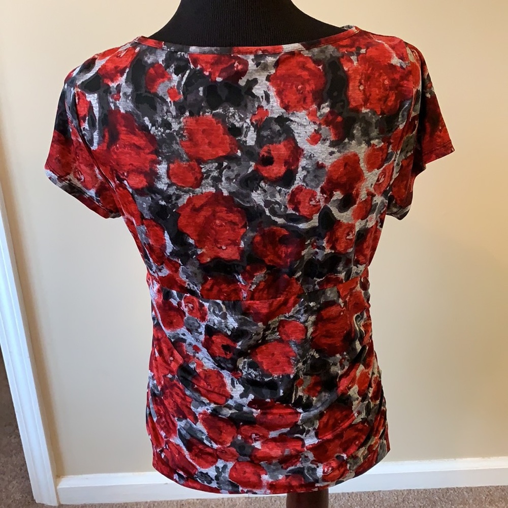 Maurice’s Black/Red Rose Patterned Drape Neck Short Sleeve Top Women’s Large - Picture 3 of 6